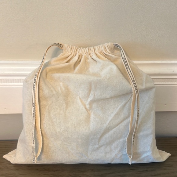 Tory Burch Kira Chevron Quilted Convertible Shoulder Bag - Picture 14 of 16